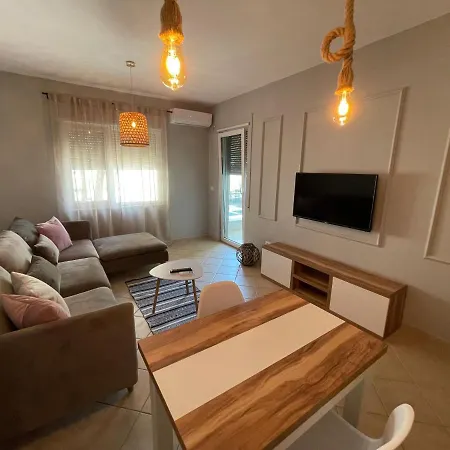 Joyb Near Golem, Durres Golem