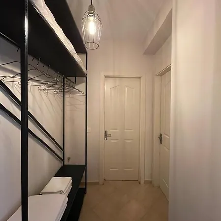 Joyb Near Golem, Durres