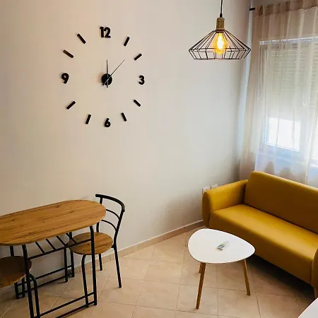 Joyb Near Golem, Durres Apartman *